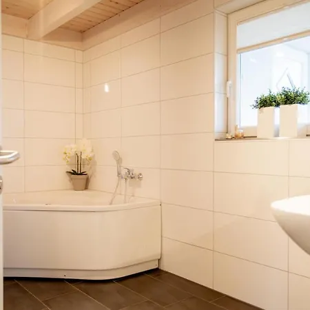 Dock 2 - Tolles Fuer Bis Zu 6 Personen Mit Kaminofen Und Sauna - Haustiere Herzlich Willkommen